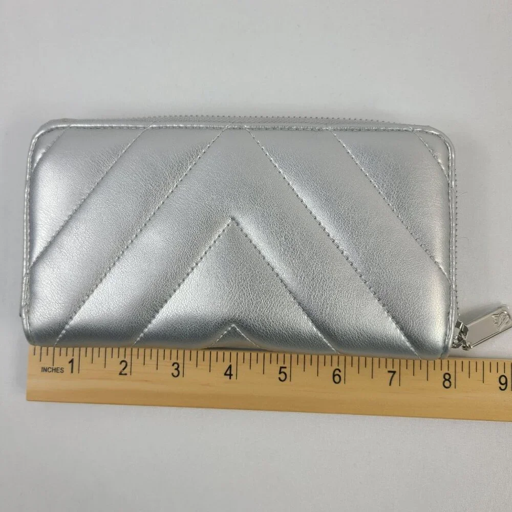 NWOT Victorias Secret Silver Quilted Zip-Around Wallet With Chevron Design - Picture 3 of 7